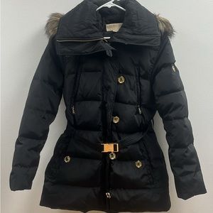 Michael Kohr’s Mid Length Belted Puffer w/removable fur hood, size medium